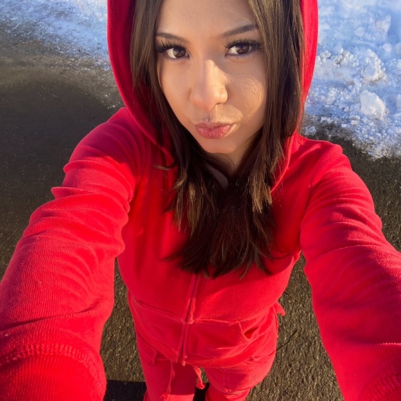 Meet your Posher, Jessenia - Picture 1 of 7